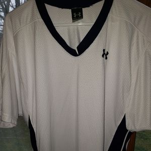 Under Armour Large V Neck T Shirt MEN'S
